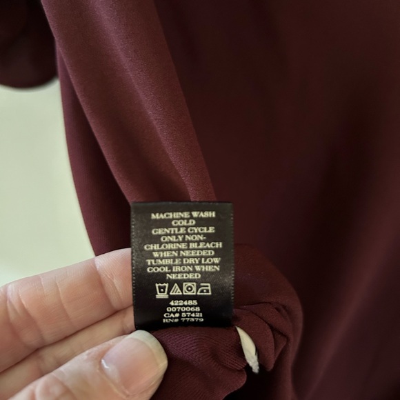 Ann Taylor V Neck top - Picture 5 of 7